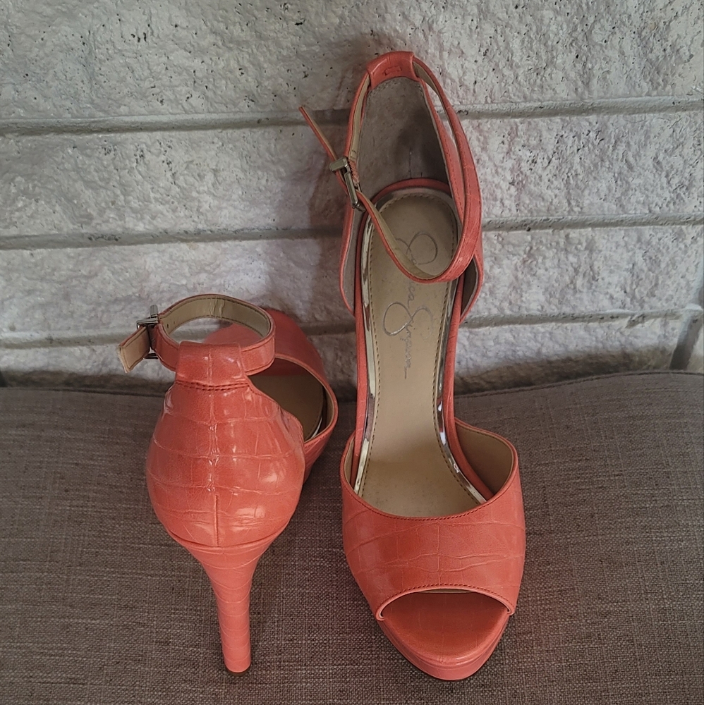 Heels - Picture 4 of 4